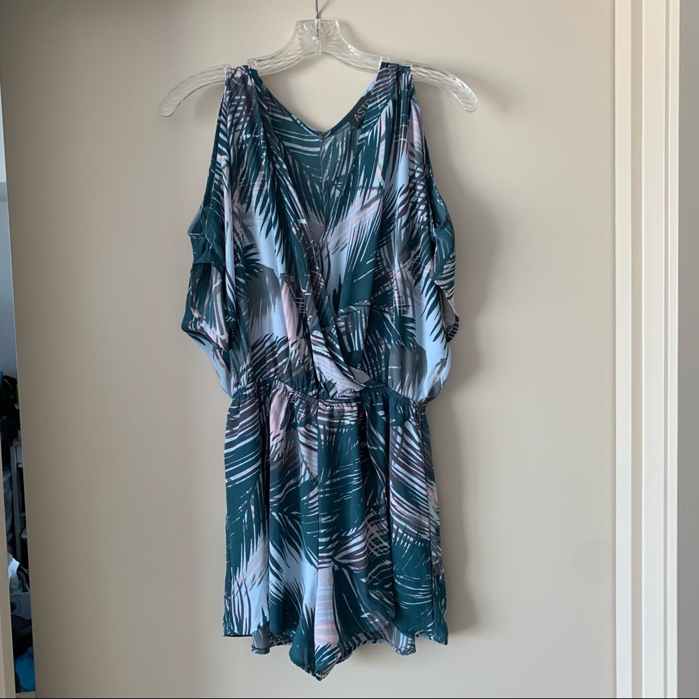 ASTR Romper NWOT